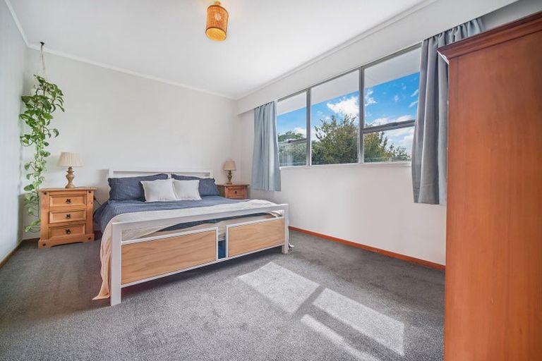 Photo of property in 2/15 Poinsettia Place, Henderson, Auckland, 0610