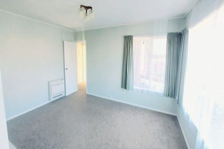 Photo of property in 30 La Rosa Street, Green Bay, Auckland, 0604