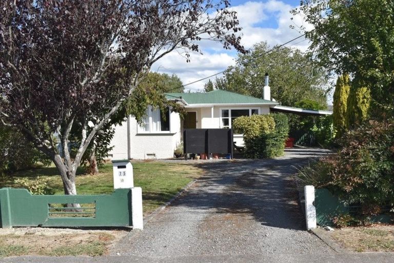 Photo of property in 75 Victoria Street, Carterton, 5713
