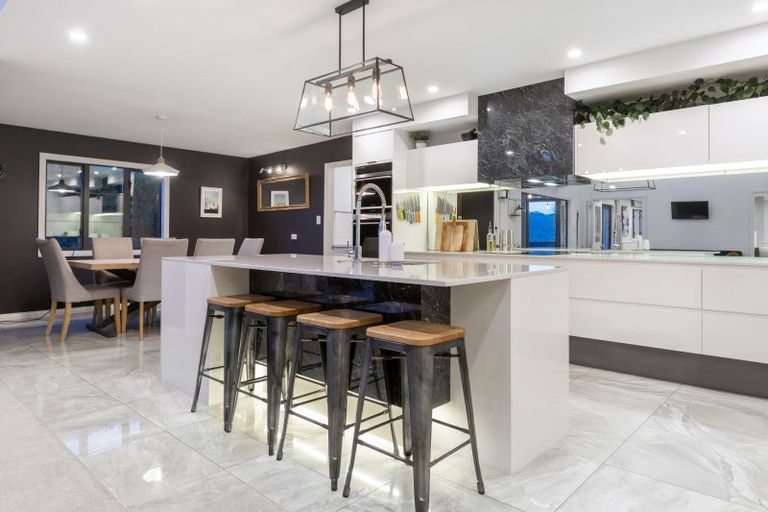 Photo of property in 88 Queen Charlotte Drive, Aotea, Porirua, 5024