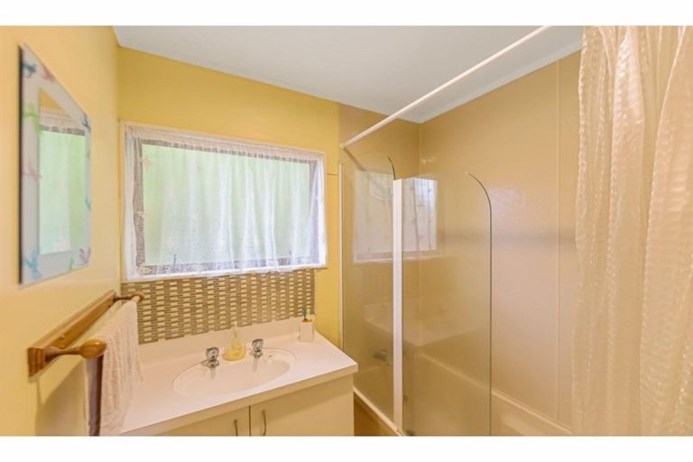 Photo of property in 2/546 Glenfield Road, Glenfield, Auckland, 0629