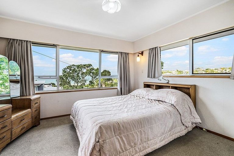 Photo of property in 26 Masterton Road, Rothesay Bay, Auckland, 0630