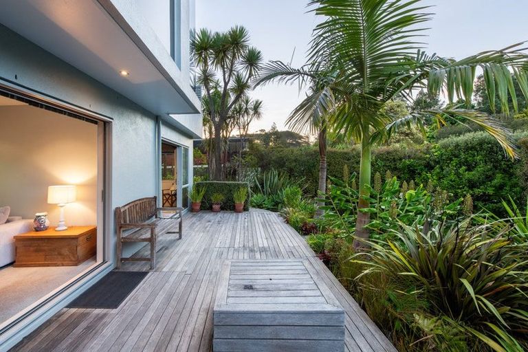 Photo of property in 10 Kahikatea Close, Campbells Bay, Auckland, 0630