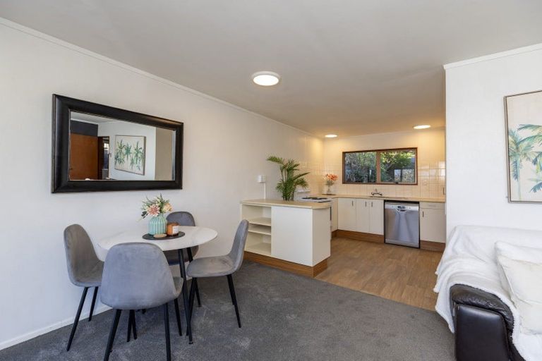 Photo of property in 30a Kakariki Grove, Waikanae, 5036