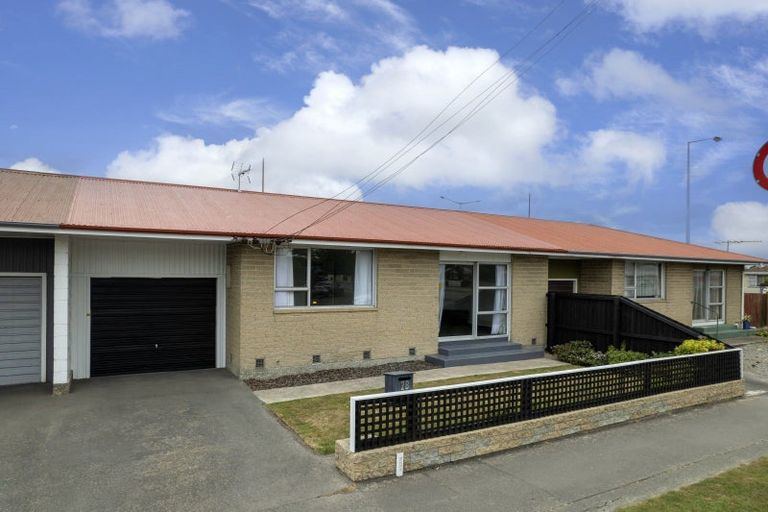 Photo of property in 2/2 Tuckers Road, Redwood, Christchurch, 8051