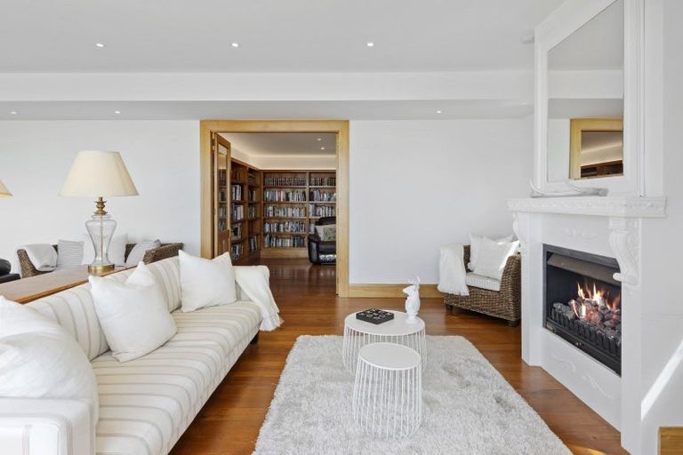 Photo of property in 9 Aranoni Track, Clifton, Christchurch, 8081