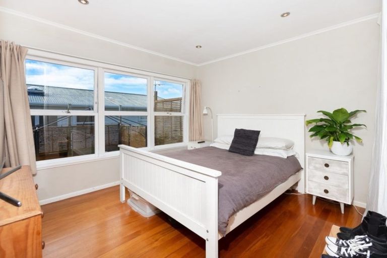 Photo of property in 1/34 Ocean View Road, Northcote, Auckland, 0627