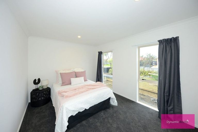 Photo of property in 20 Linkwater Way, Parklands, Christchurch, 8083