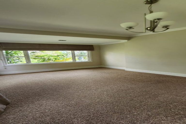 Photo of property in 186 Boord Crescent, Kumeu, 0891