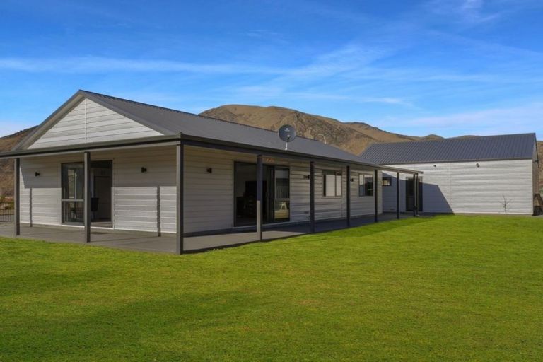 Photo of property in 1 Cirrus Place, Omarama, 9412