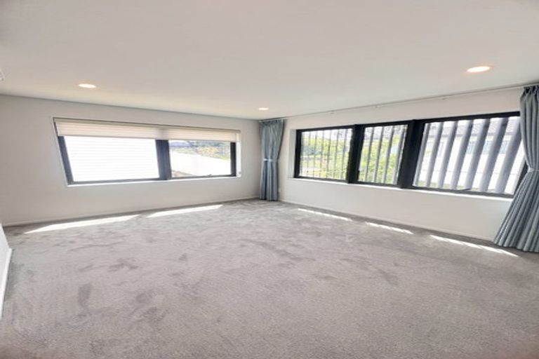 Photo of property in 1a Wren Place, Unsworth Heights, Auckland, 0632