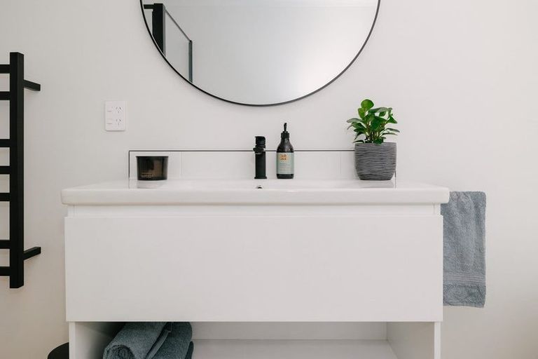 Photo of property in 22a La Lena Grove, Fitzherbert, Palmerston North, 4410