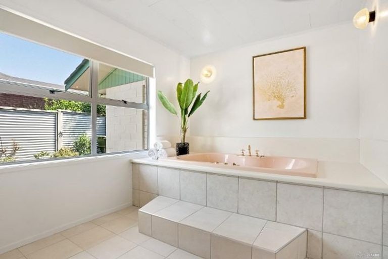 Photo of property in 6 Mclaren Place, Chedworth, Hamilton, 3210