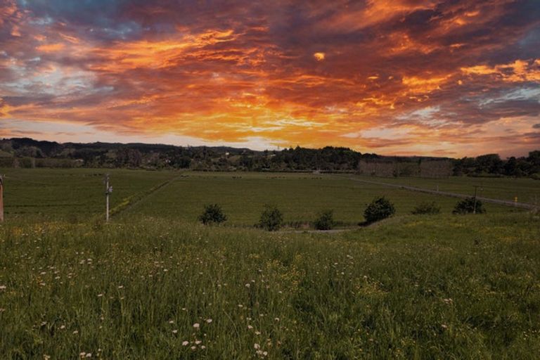 Photo of property in 11 Davidson Road, Helensville, 0875