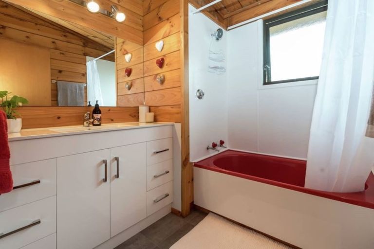 Photo of property in 35 Botany Road, Botany Downs, Auckland, 2010