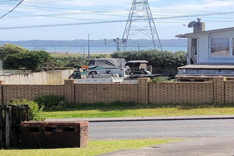Photo of property in 79 Royal View Road, Te Atatu South, Auckland, 0610