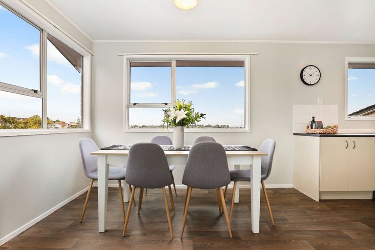 Photo of property in 20 Trias Road, Totara Vale, Auckland, 0629