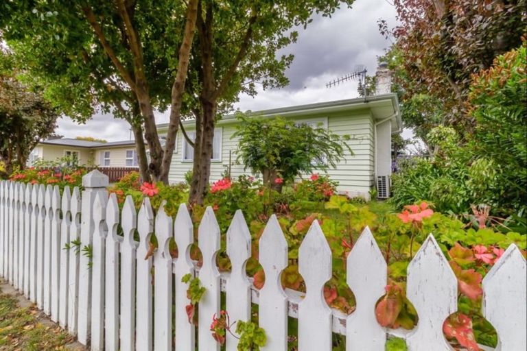 Photo of property in 21 Lipscombe Crescent, Havelock North, 4130