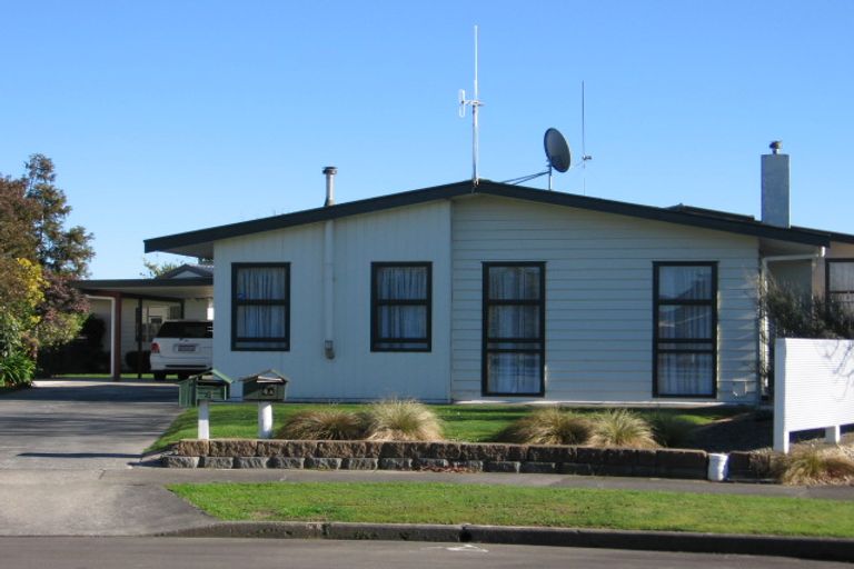 Photo of property in 4a Essex Place, Milson, Palmerston North, 4414