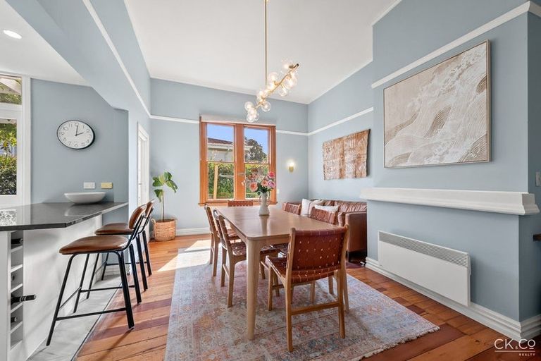 Photo of property in 2 Barton Road, Heretaunga, Upper Hutt, 5018