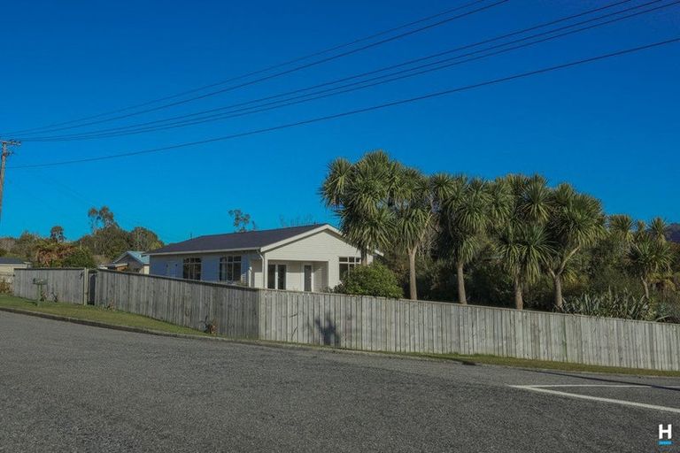 Photo of property in 21 Ballance Street, Runanga, 7803