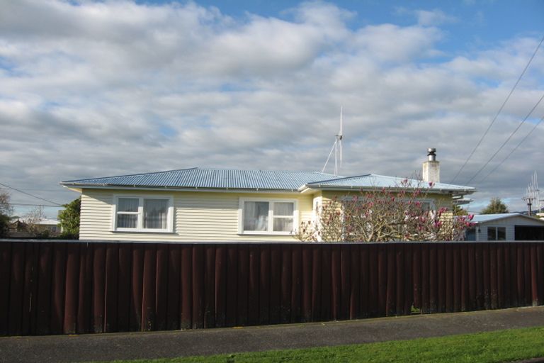 Photo of property in 1 Selwyn Street, Levin, 5510