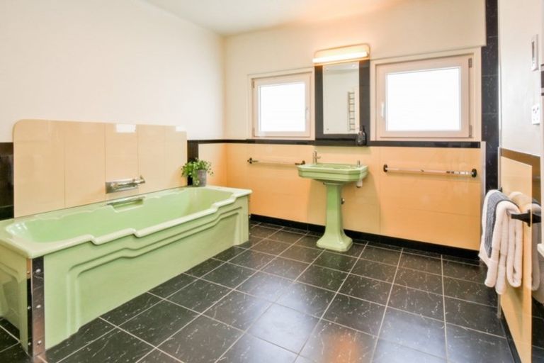 Photo of property in 50 Dyers Pass Road, Cashmere, Christchurch, 8022