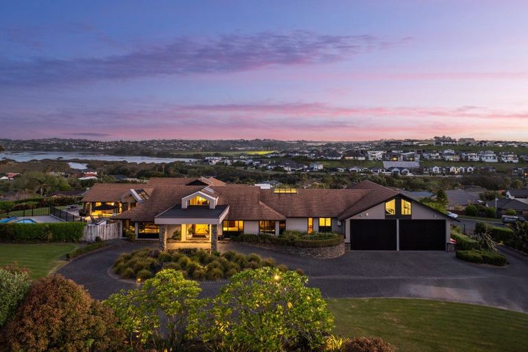 Photo of property in 115 Grand Drive, Orewa, 0931