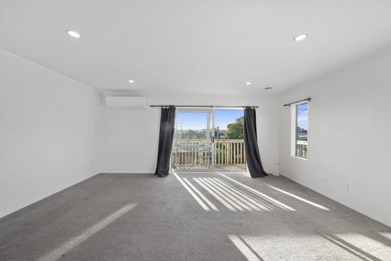 Photo of property in 32 Strid Road, Te Atatu South, Auckland, 0610