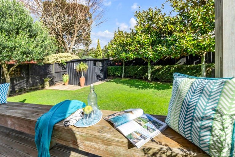 Photo of property in 2/5 Askew Place, Farm Cove, Auckland, 2012