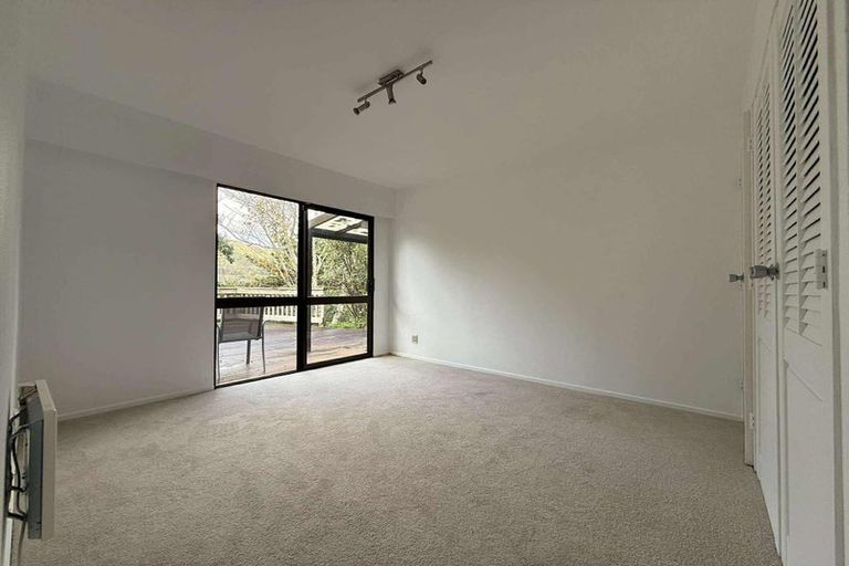 Photo of property in 27 Rembrandt Avenue, Tawa, Wellington, 5028