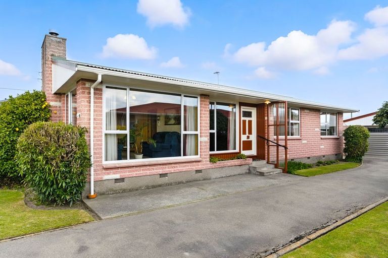 Photo of property in 70 Daniels Road, Redwood, Christchurch, 8051
