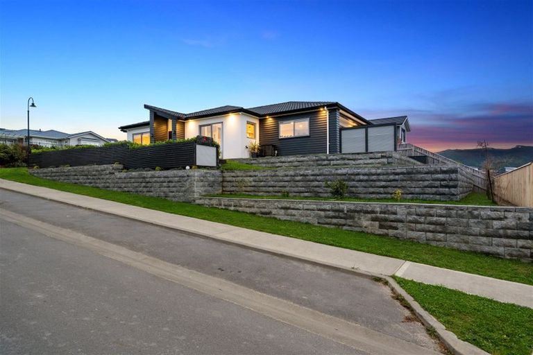 Photo of property in 2 Ihakara Arthur Lane, Aotea, Porirua, 5024