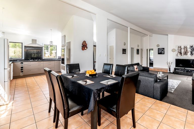 Photo of property in 38 Riddell Road, Kerikeri, 0230