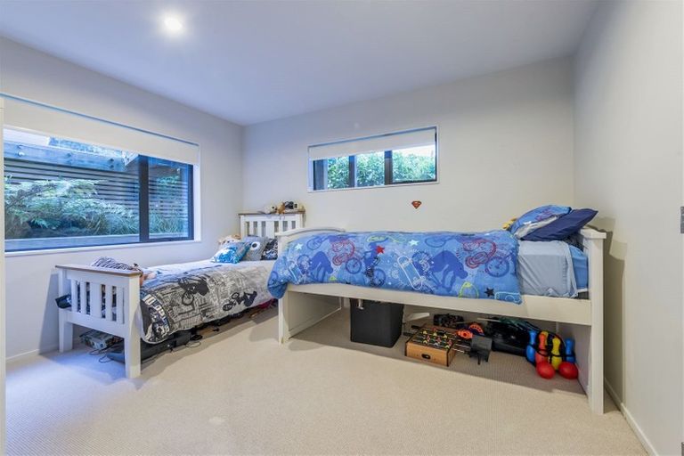 Photo of property in 137 Luckens Road, West Harbour, Auckland, 0618