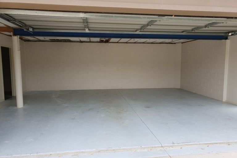 Photo of property in 17 Makiri Street, Helensville, 0800