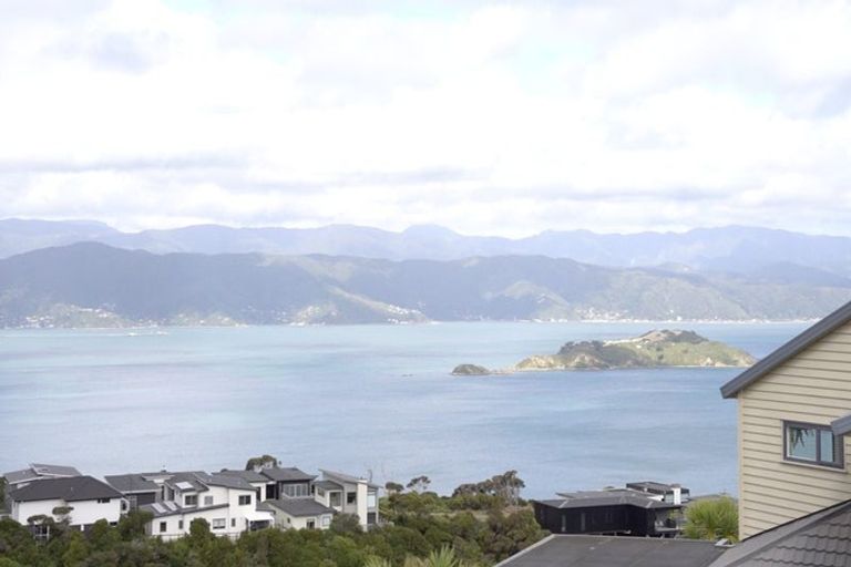 Photo of property in 7 Forbes Lane, Newlands, Wellington, 6037