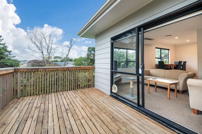 Photo of property in 8 Luxor Place, Massey, Auckland, 0614