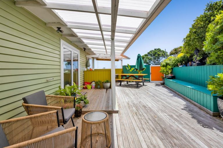 Photo of property in 5 Scott Street, Moturoa, New Plymouth, 4310