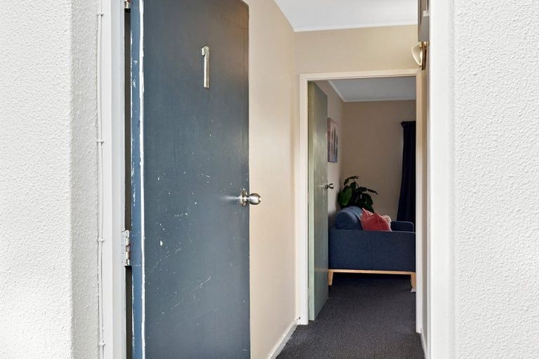 Photo of property in 1/52 Russell Terrace, Berhampore, Wellington, 6023