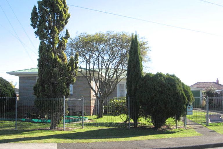 Photo of property in 12 Kerry Place, Papakura, 2110