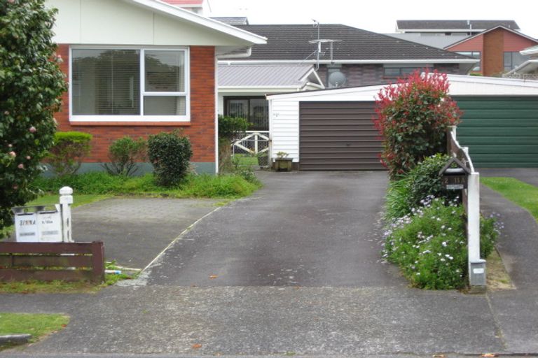 Photo of property in 11 Riversdale Drive, Merrilands, New Plymouth, 4312