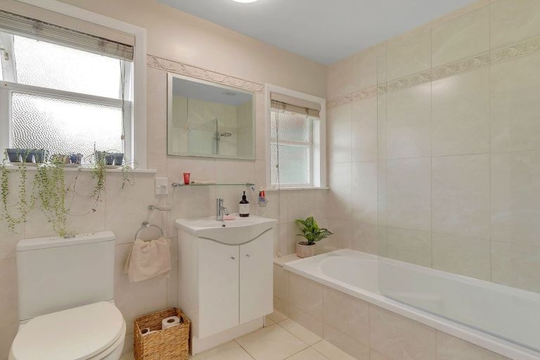 Photo of property in 37 Main Road, Titahi Bay, Porirua, 5022