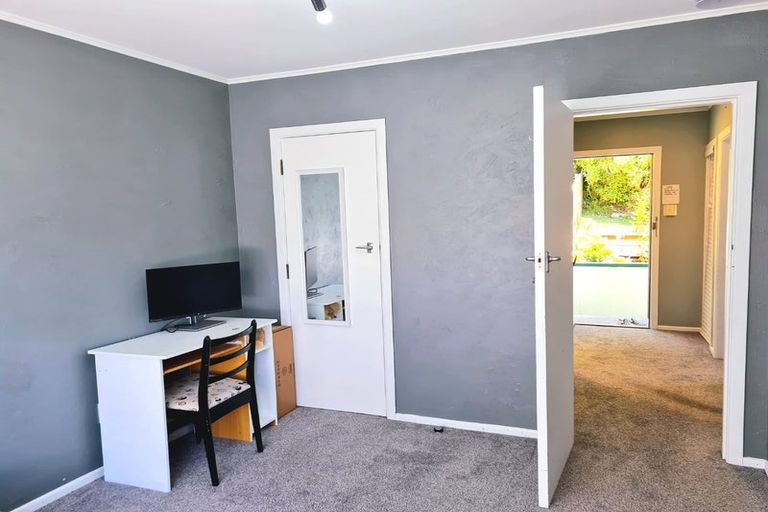 Photo of property in 5 Anthony Street, Tawa, Wellington, 5028