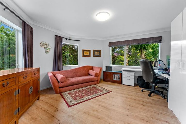 Photo of property in 12 Stonedge Lane, Rosedale, Auckland, 0632