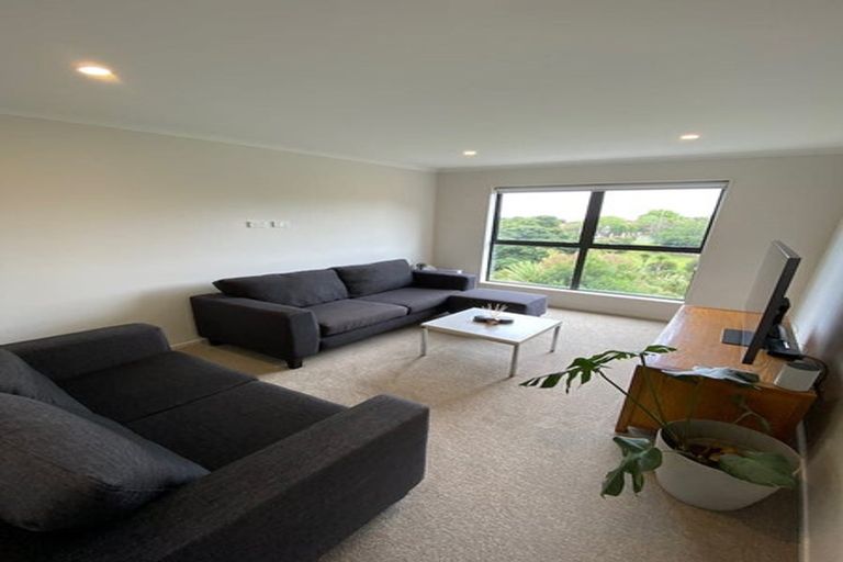 Photo of property in 16 Matairangi Avenue, Totara Heights, Auckland, 2105
