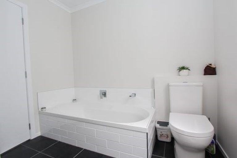 Photo of property in 32 Rebekah Crescent, Flagstaff, Hamilton, 3210