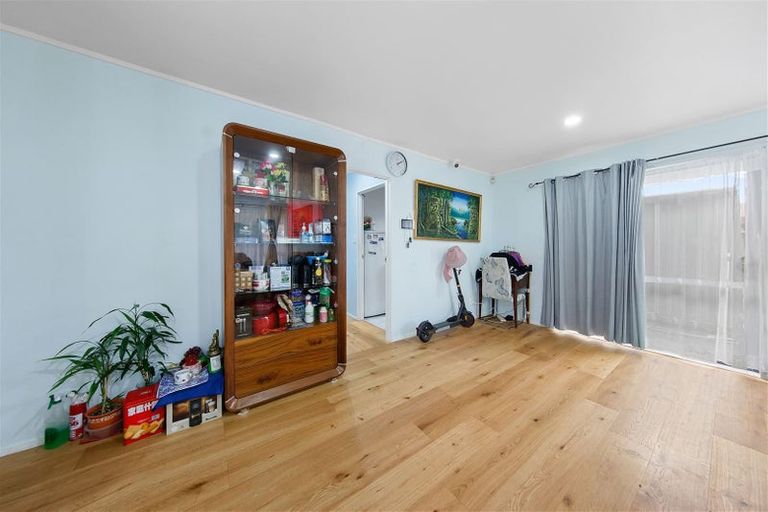 Photo of property in 16 Frank Bunce Grove, Flat Bush, Auckland, 2019