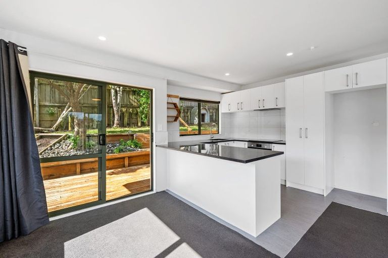 Photo of property in 121b Sunnyside Road, Sunnyvale, Auckland, 0612