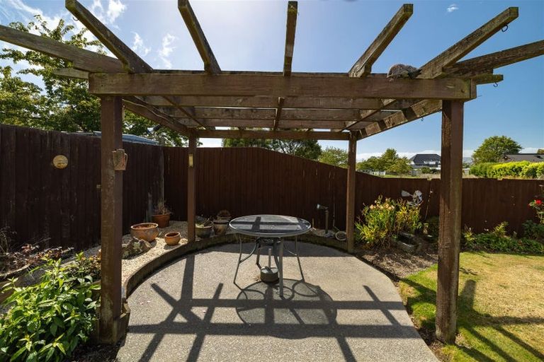 Photo of property in 34 Karnak Crescent, Russley, Christchurch, 8042